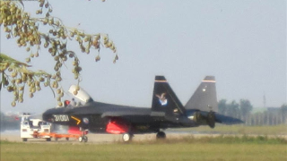 Illustration for article titled Leaked Photos Show a New Chinese Fifth Generation Stealth Jet Fighter